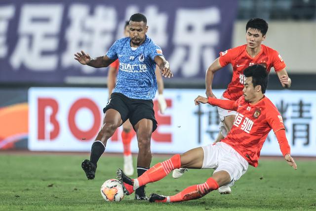 法国男排联赛巴黎0-3不敌蒙彼利埃 彭世坤替补5分