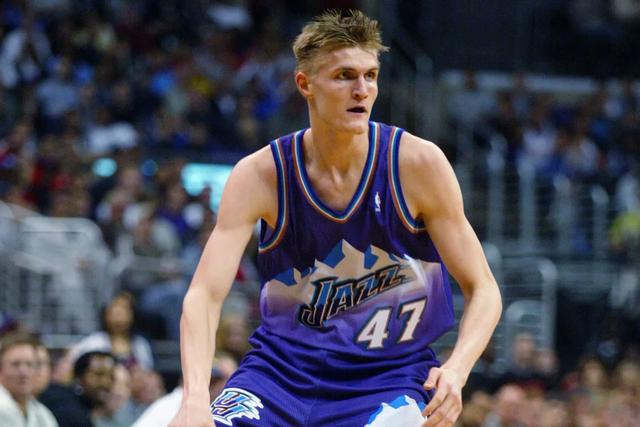 NBA年度最佳阵容：库里詹姆斯三阵 杜兰特二阵